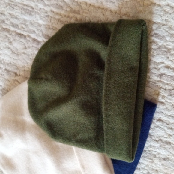 Toddler winter hats set of 3 like new condition navy cream bown - Picture 3 of 4